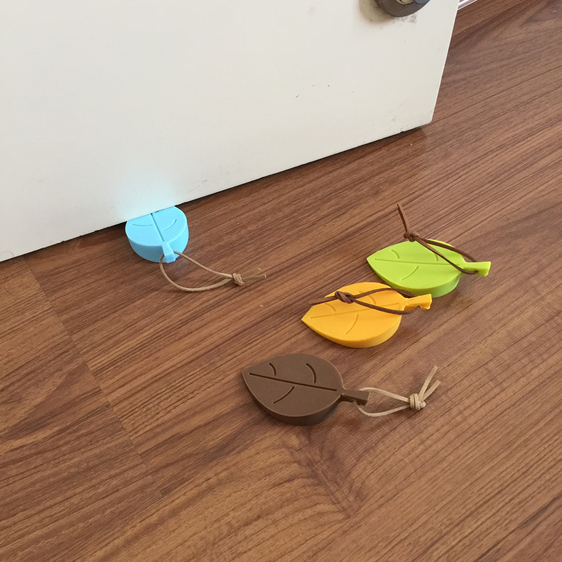 Alat Penahan Pengganjal Ganjal Pintu Door Stopper Bentuk Daun 10x5cm — 8