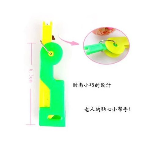 Alat Bantu Memasukan Benang ke Jarum Mata Nenek Plastik Needle Threader — 3