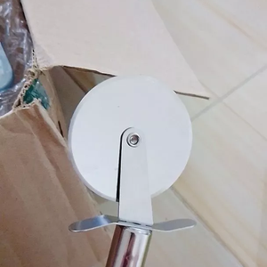 Pisau Pemotong Pizza Stainless Steel Cutter Presisi Multifungsi
