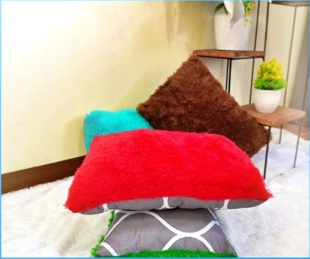 Bantal Sofa Bulu 2 Tampilan Aesthetic Elegan Dekorasi Kamar Ruangan — 3