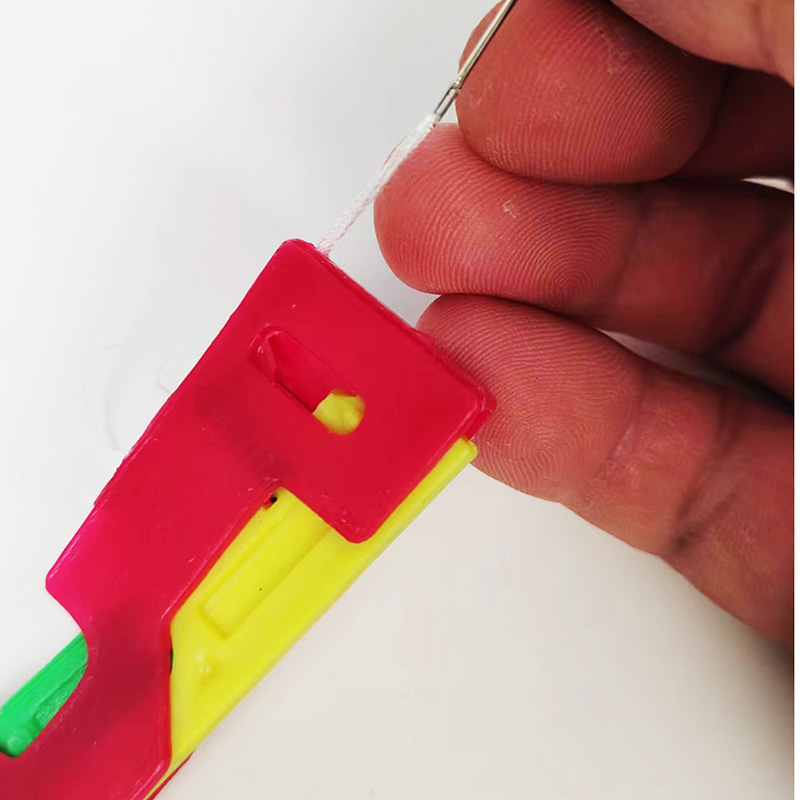 Alat Bantu Memasukan Benang ke Jarum Mata Nenek Plastik Needle Threader — 7