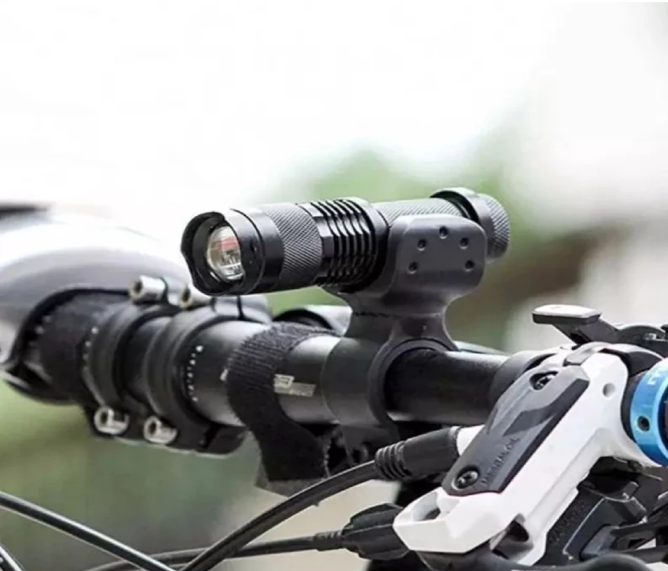 Tempat Holder Senter Sepeda 360 Derajat Bracket Torch Flashlight Hitam — 6